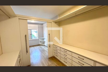 Closet da suíte de casa de condomínio à venda com 2 quartos, 120m² em Parque Renato Maia, Guarulhos