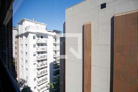 Vista da Sala e Cozinha de apartamento para alugar com 1 quarto, 82m² em Jardim Paulista, São Paulo