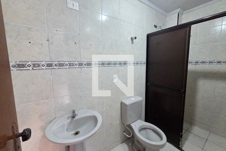 Banheiro de apartamento para alugar com 1 quarto, 75m² em Vila Tupi, Praia Grande