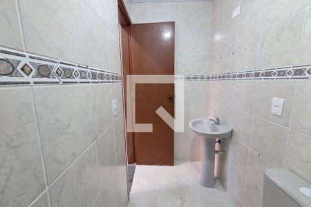 Banheiro de apartamento para alugar com 1 quarto, 75m² em Vila Tupi, Praia Grande