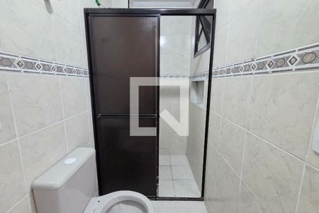 Banheiro de apartamento para alugar com 1 quarto, 75m² em Vila Tupi, Praia Grande