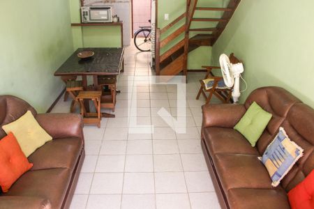 Sala de casa de condomínio para alugar com 2 quartos, 70m² em Ogiva, Cabo Frio