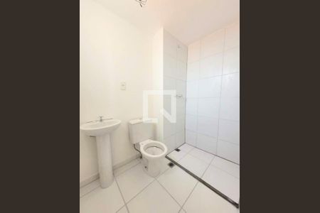 Banheiro de apartamento à venda com 2 quartos, 59m² em Parque Jaçatuba, Santo André