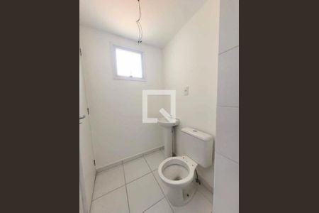Banheiro de apartamento à venda com 2 quartos, 59m² em Parque Jaçatuba, Santo André