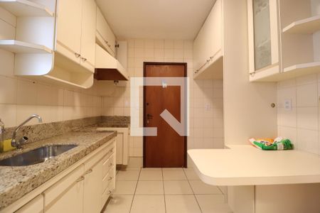 Cozinha de apartamento para alugar com 3 quartos, 100m² em Martins, Uberlândia