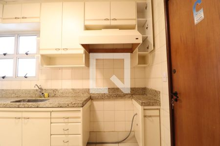 Cozinha de apartamento para alugar com 3 quartos, 100m² em Martins, Uberlândia