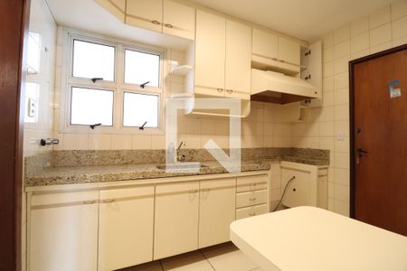 Cozinha de apartamento para alugar com 3 quartos, 100m² em Martins, Uberlândia