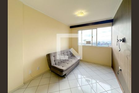 Sala de TV de apartamento para alugar com 2 quartos, 52m² em Serraria, São José