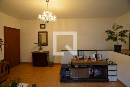 Casa à venda com 6 quartos, 216m² em Jardim Dracena, São Paulo