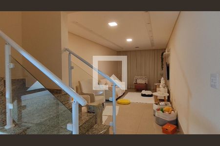 Casa à venda com 3 quartos, 145m² em Parque Maria Domitila, São Paulo