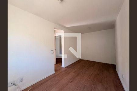 Sala de apartamento para alugar com 2 quartos, 49m² em Cidade São Jorge, Santo André