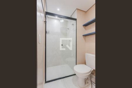 Banheiro de kitnet/studio para alugar com 1 quarto, 30m² em Pinheiros, São Paulo