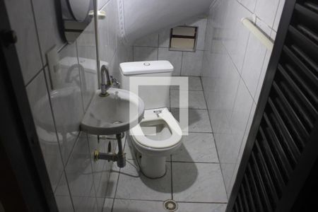 Lavabo de casa para alugar com 3 quartos, 240m² em Jardim Bebedouro, Guarulhos