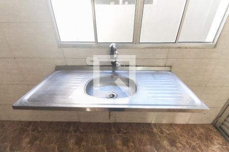 Sala - Cozinha de casa para alugar com 2 quartos, 55m² em Conjunto Habitacional Aguia de Haia, São Paulo
