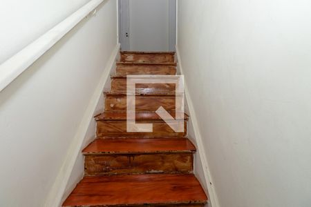 Escada de Acesso de casa para alugar com 2 quartos, 85m² em Vila Romana, São Paulo