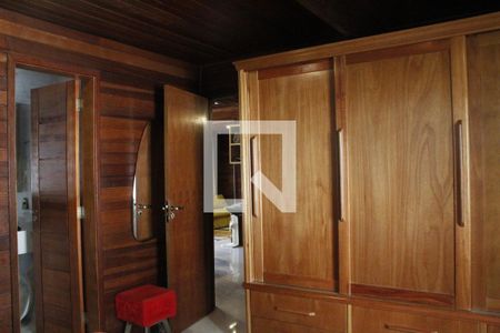Quarto Suíte de casa de condomínio para alugar com 3 quartos, 400m² em Jacarepaguá, Rio de Janeiro