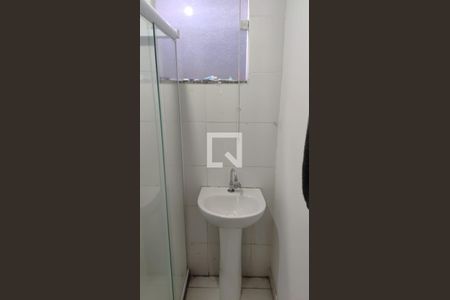 Banheiro de apartamento para alugar com 1 quarto, 37m² em Luiz Caçador, São Gonçalo