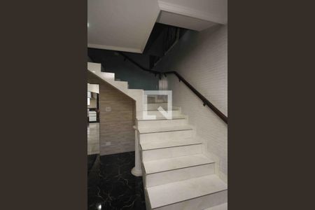 Escada de casa à venda com 3 quartos, 119m² em Jardim Tango, São Paulo