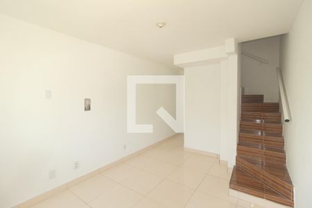 Sala de casa de condomínio para alugar com 2 quartos, 63m² em Guaratiba, Rio de Janeiro