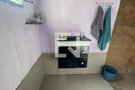 Banheiro de casa para alugar com 2 quartos, 210m² em São Bento, Duque de Caxias