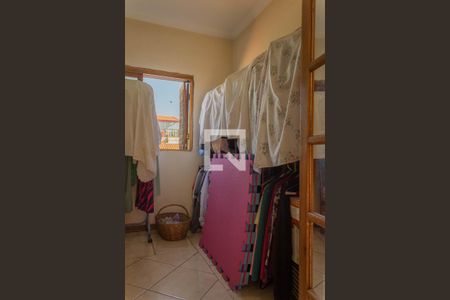 Closet da Suíte 1 de casa para alugar com 2 quartos, 216m² em Jardim Calux, São Bernardo do Campo