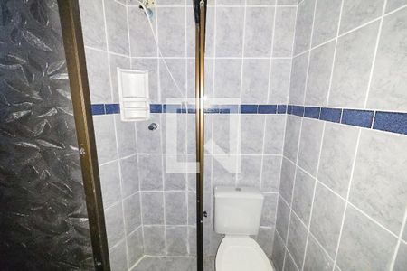 Banheiro de apartamento para alugar com 1 quarto, 70m² em Guilhermina, Praia Grande