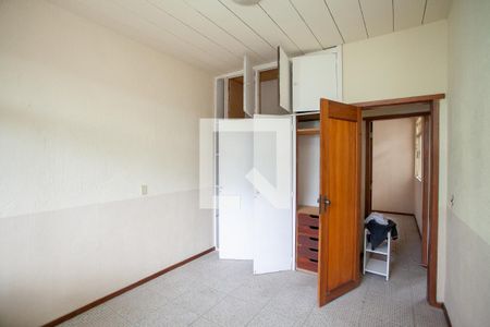 Quarto de casa à venda com 5 quartos, 251m² em Água Branca, Contagem