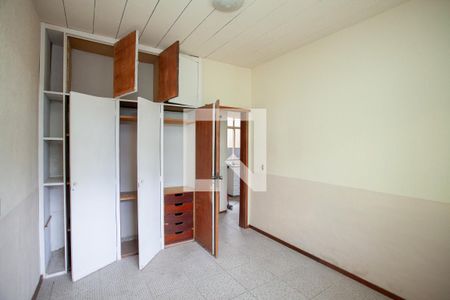 Quarto de casa à venda com 5 quartos, 251m² em Água Branca, Contagem