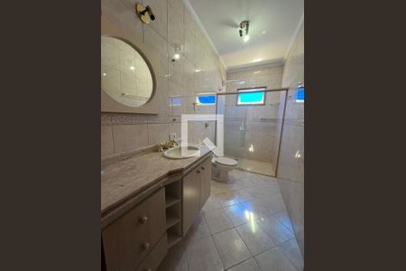 Banheiro da suíte de casa de condomínio à venda com 3 quartos, 293m² em Nova Higienópolis, Barueri