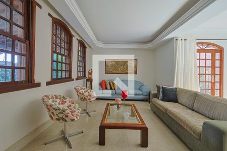 Casa à venda com 4 quartos, 300m² em Mangabeiras, Belo Horizonte