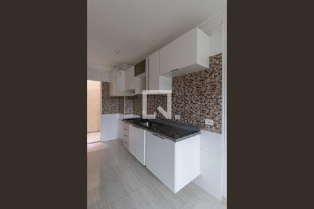 Sala e Cozinha  de apartamento para alugar com 2 quartos, 42m² em Vila Carmosina, São Paulo