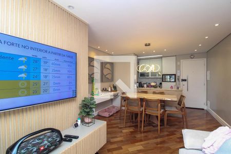 Sala  de apartamento para alugar com 3 quartos, 70m² em Vila Suzana, São Paulo