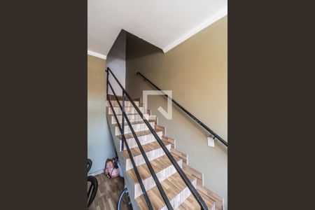 Escada de casa à venda com 3 quartos, 220m² em Jardim do Líbano, Barueri
