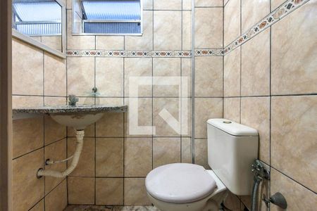 Banheiro da Suíte de apartamento para alugar com 2 quartos, 52m² em Guilhermina, Praia Grande