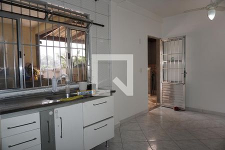 Cozinha de casa para alugar com 2 quartos, 50m² em Jardim Colegio, Embu das Artes