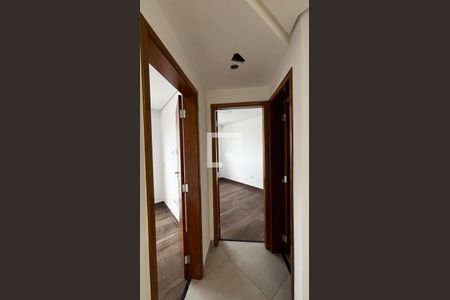 Corredor de apartamento para alugar com 2 quartos, 85m² em Vila Alice, Santo André