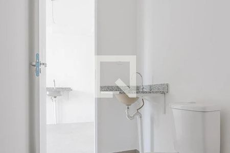 Banheiro de kitnet/studio à venda com 1 quarto, 33m² em Pinheiros, São Paulo