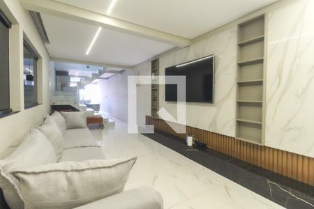Sala de casa para alugar com 3 quartos, 250m² em Itaquera, São Paulo