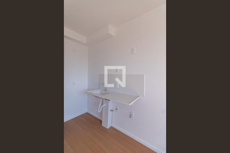 Studio - Cozinha e Área de Serviço  de apartamento para alugar com 1 quarto, 17m² em Itaquera, São Paulo