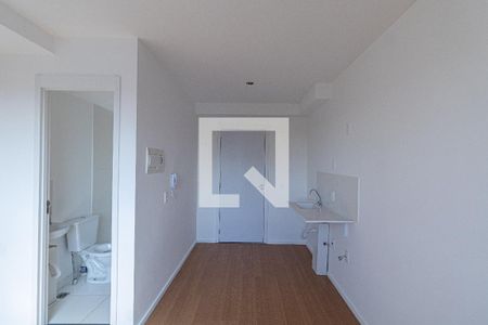 Studio - Cozinha e Área de Serviço  de apartamento para alugar com 1 quarto, 17m² em Itaquera, São Paulo