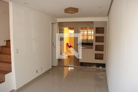 Casa de Condomínio para alugar com 2 quartos, 89m² em Jardim Barbacena, Cotia