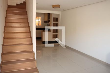 Casa de Condomínio para alugar com 2 quartos, 89m² em Jardim Barbacena, Cotia