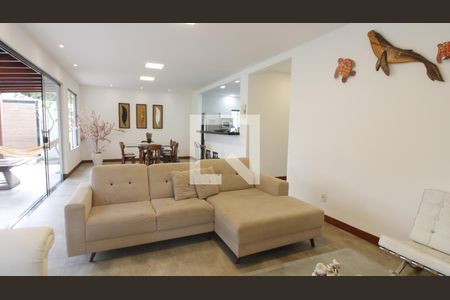 Sala de casa de condomínio para alugar com 4 quartos, 200m² em Bosque do Peró, Cabo Frio
