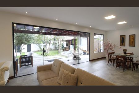 Sala de casa de condomínio para alugar com 4 quartos, 200m² em Bosque do Peró, Cabo Frio