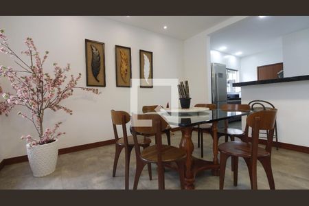 Sala de casa de condomínio para alugar com 4 quartos, 200m² em Bosque do Peró, Cabo Frio