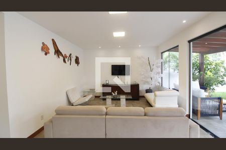 Sala de casa de condomínio para alugar com 4 quartos, 200m² em Bosque do Peró, Cabo Frio