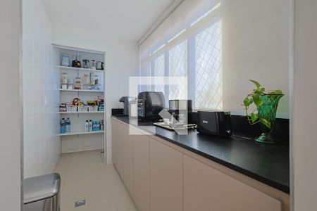 Apartamento à venda com 3 quartos, 177m² em Santa Efigênia, Belo Horizonte