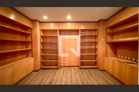 Biblioteca de apartamento à venda com 3 quartos, 355m² em Cerqueira César, São Paulo