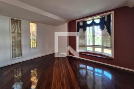 Sala 1 de casa de condomínio à venda com 5 quartos, 350m² em Itaipu, Niterói