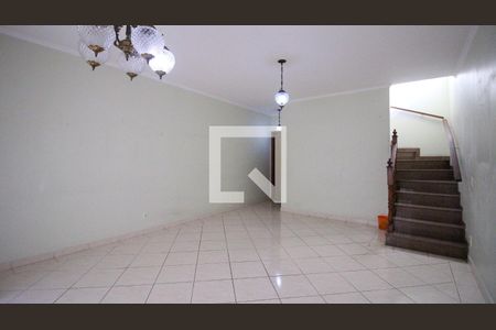 Casa para alugar com 4 quartos, 190m² em Jardim Avelino, São Paulo